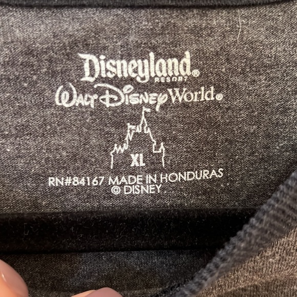 {Disneyland}Mens Sz XL Gray MickeyMouse T-shirt w/BlackTrim Sleeves & Neck - Picture 2 of 6